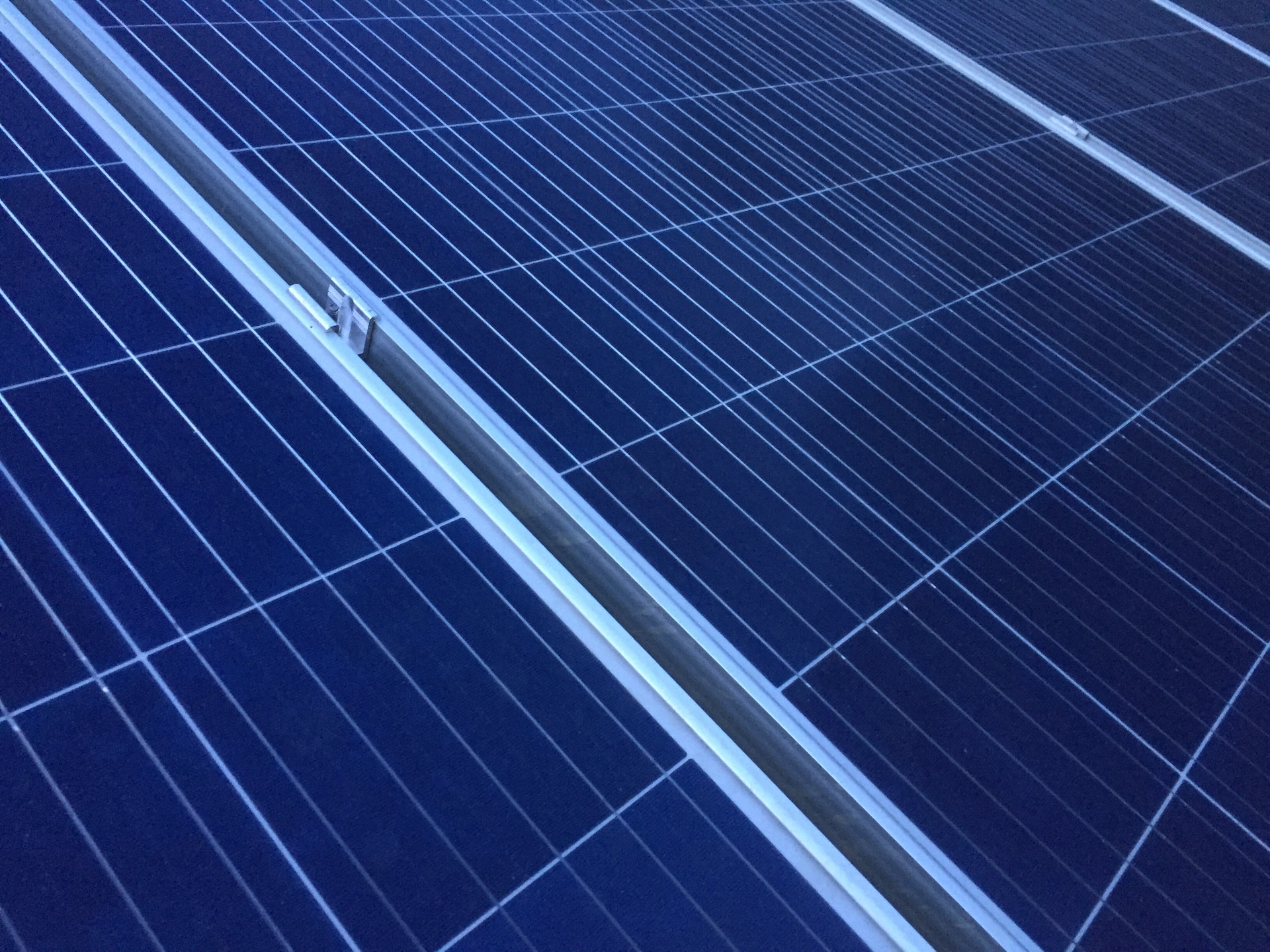 Photo of a series of solar panels by Jadon Kelly (from unsplash.com)